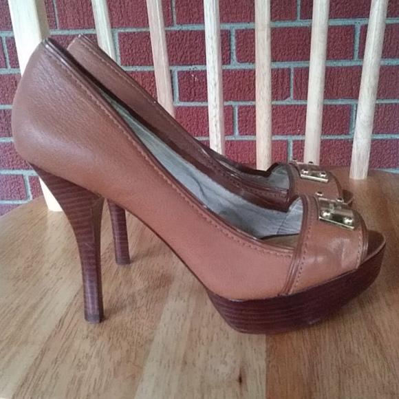 Michael Kors heels sz 6 1/5 M color tan new - Picture 2 of 5